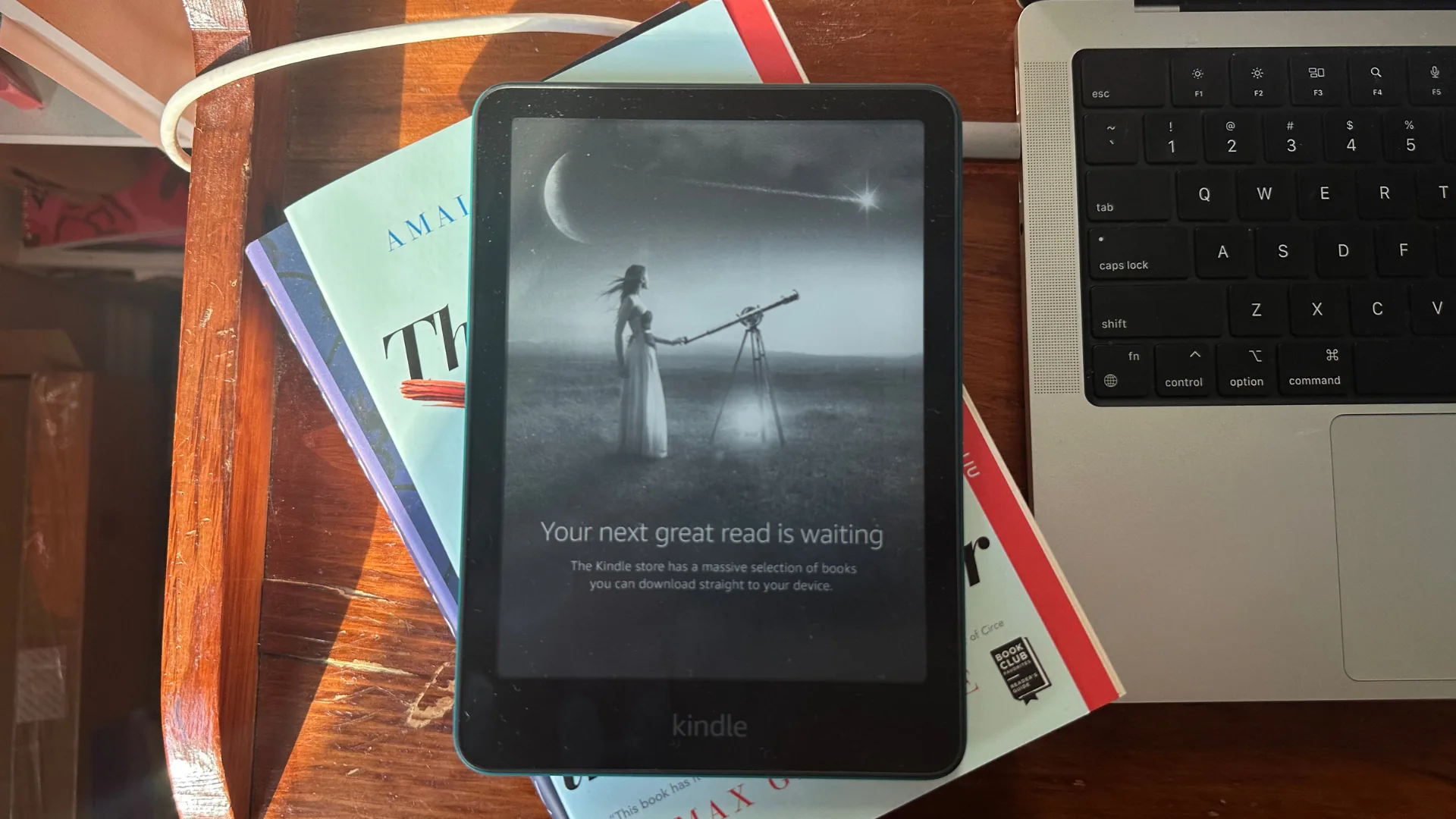 รีวิว Kindle Paperwhite (2024): รุ่นเดียวที่ทุกคนควรมี—ดีกว่า Signature Edition ด้วยซ้ำ
